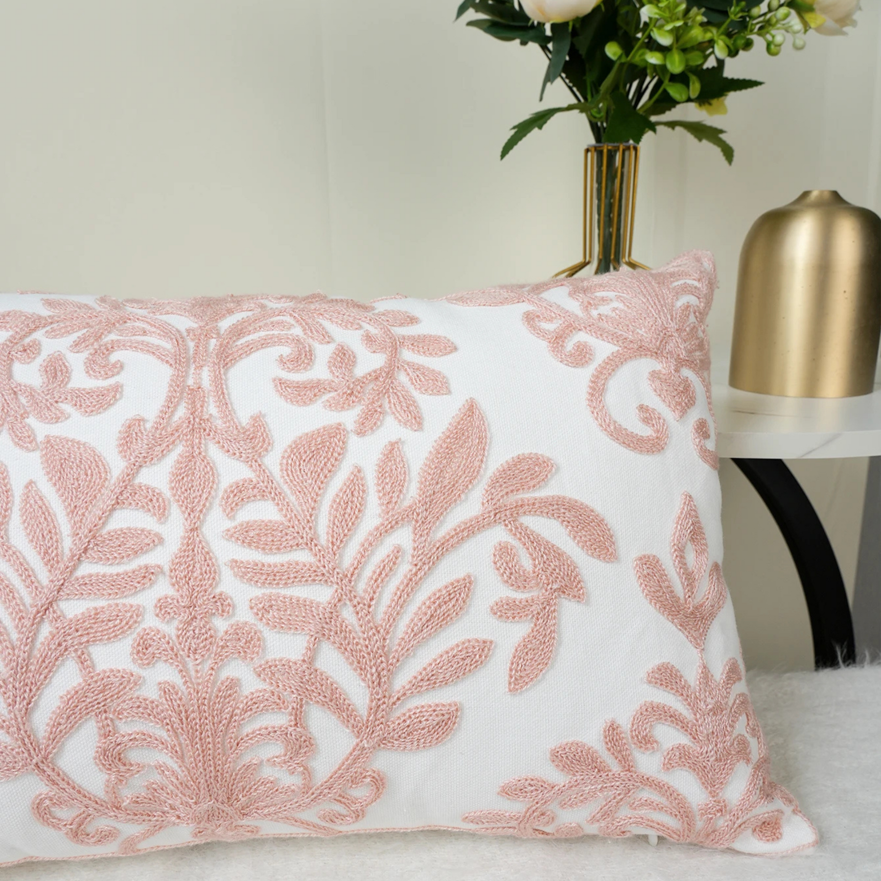 Capa de Almofada Mandala Floral Bordada